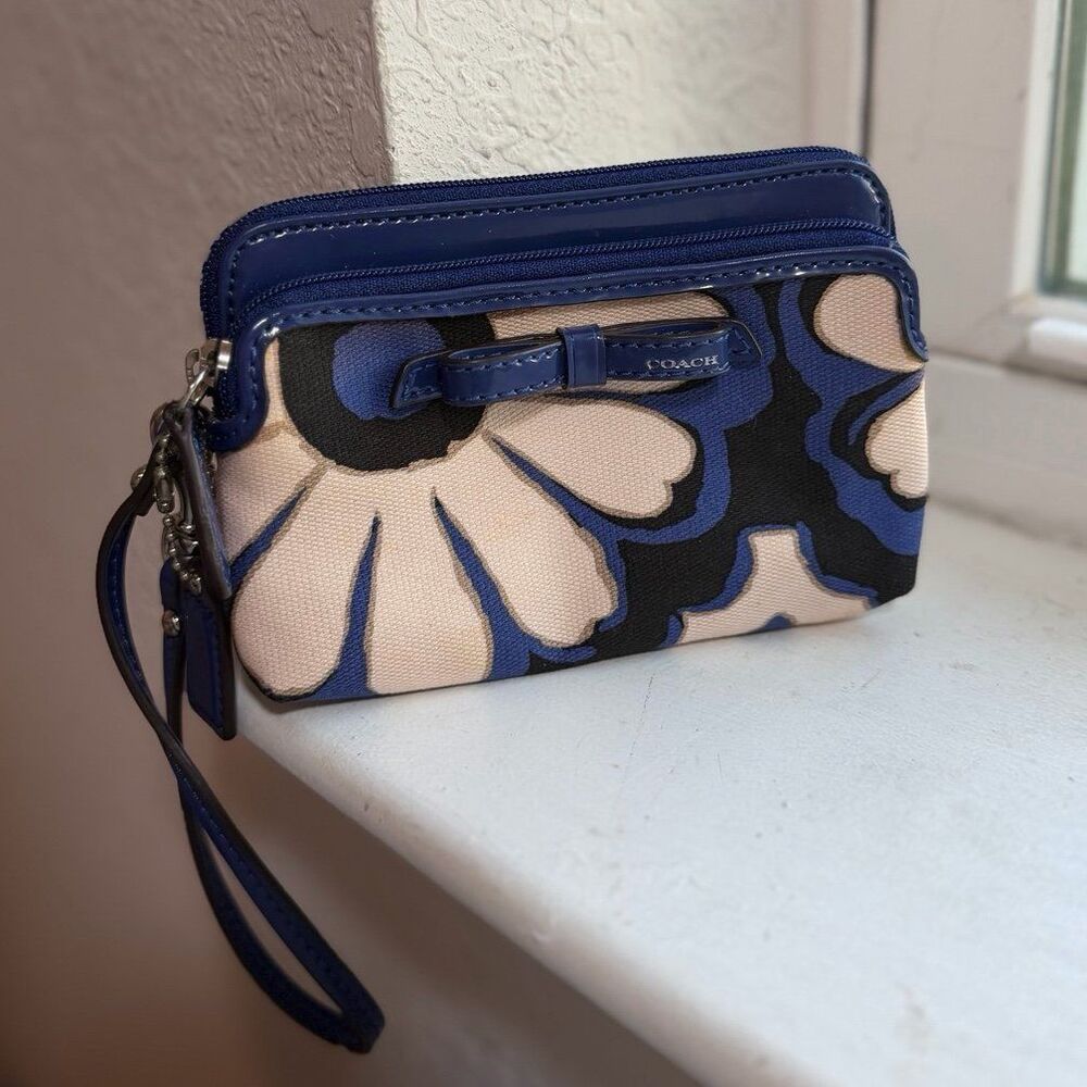 Coach Poppy Blue and White Floral Scarf Print Double Zip Wristlet Wallet
